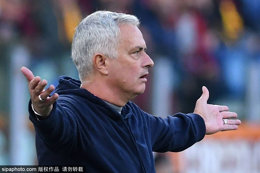 一个无情的杀手是时候回溯到中世纪的推力，在那边他必需为本身的生命和险恶的骑士戎行的战役，和喷火的受接待的地牢围攻游戏系列的导演乌维·鲍尔改编的龙哈森凯恩（多米尼克珀塞尔）是黑社会的头号杀手。此刻他想出往，但在他是一个自由的人之前，他必需做最后一份工作。但这不是你的典型的使命，这一次凯恩的方针是王室。后来，一个年夜胆的绑架事务后，凯恩发现了一个神秘的传家宝，送他回到中世纪。此刻，真实的战役起头了。